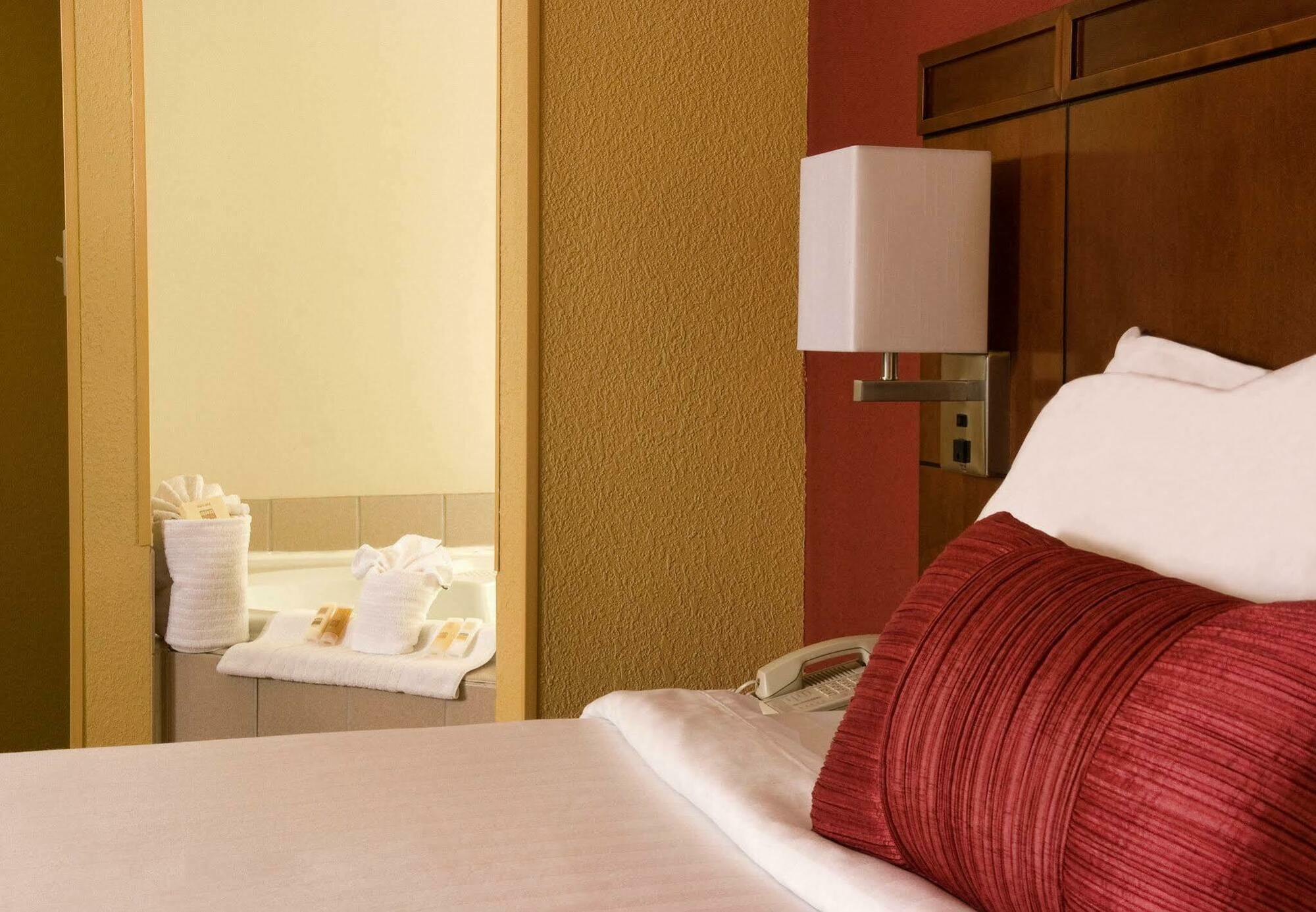 คอร์ทยาร์ด ชารล์สตัน วอเทอร์ฟรอนต์ Hotel ชาร์ลสตัน ภายนอก รูปภาพ